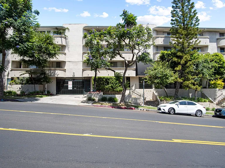 11645 Montana Ave #228 — Photo 21