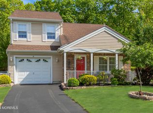 8 Ash Ct, Barnegat, NJ 08005