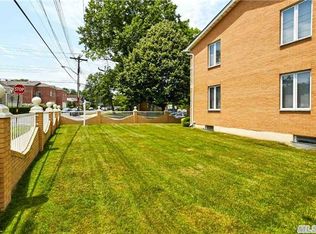16605 12th Rd, Whitestone, NY 11357