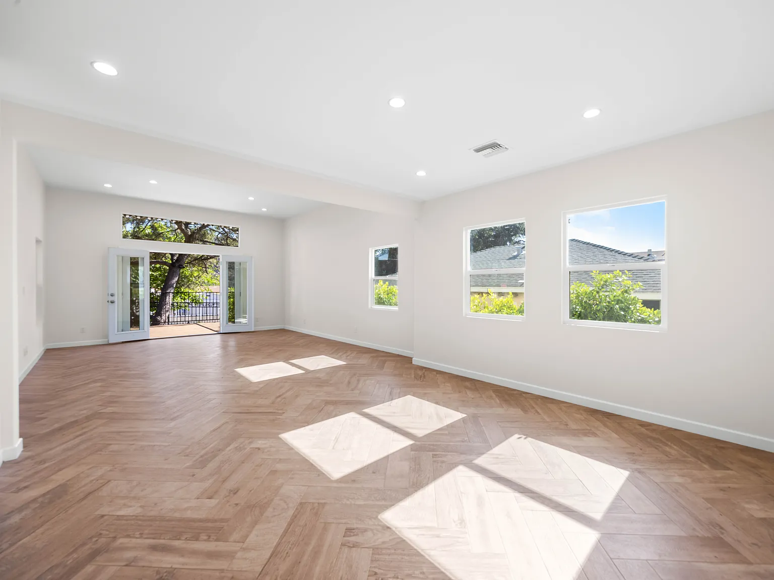 3 bed, 1600 sqft, $4,800 — Photo 1