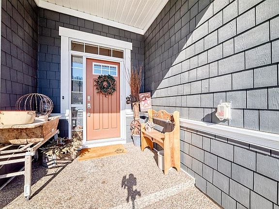 4th image of 44 S Riviera Way