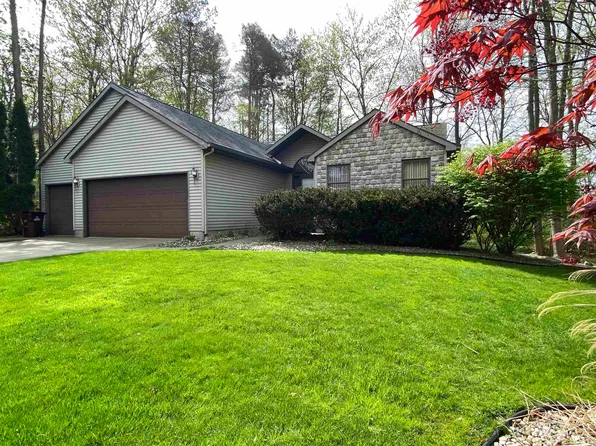 3935 Bayberry Ln, Lansing, MI 48911