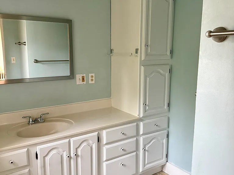 261 S Prospect St — Photo 13