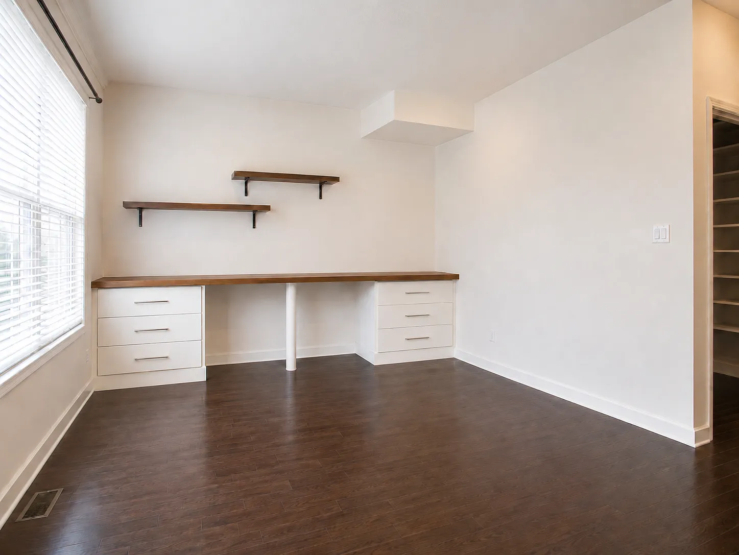 3 bed, 2.5 bath, 1900 sqft, $2,700 — Photo 2