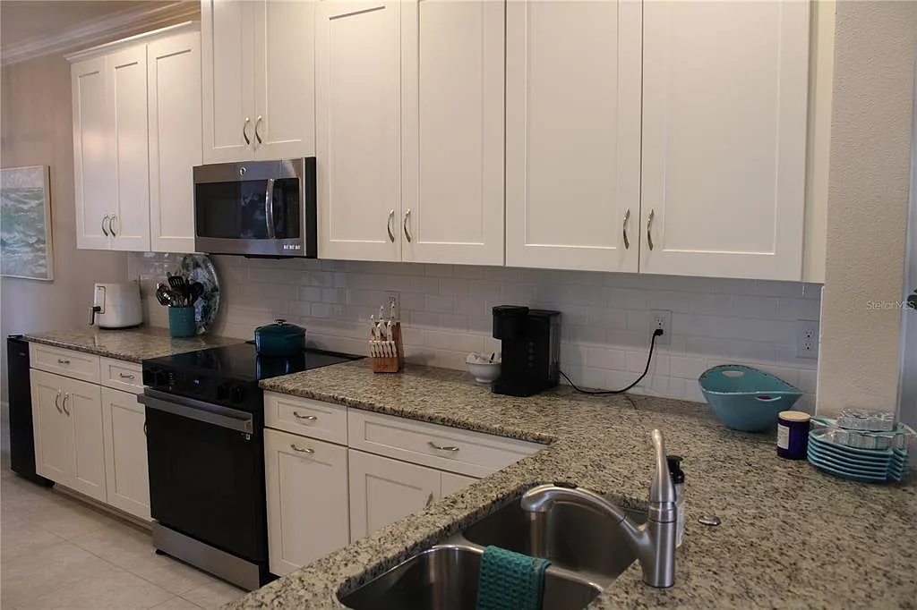 2 bed, 2.0 bath, 1528 sqft, $5,600 — Photo 4