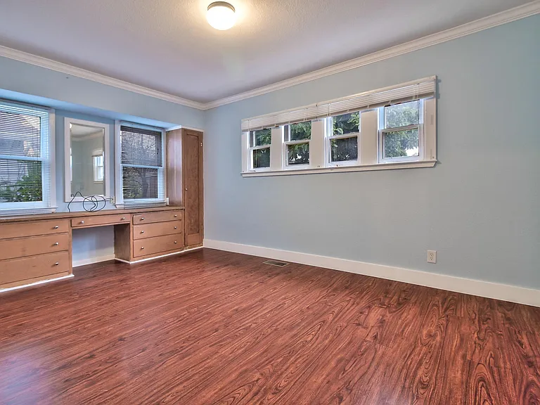 1076 Waco St — Photo 12