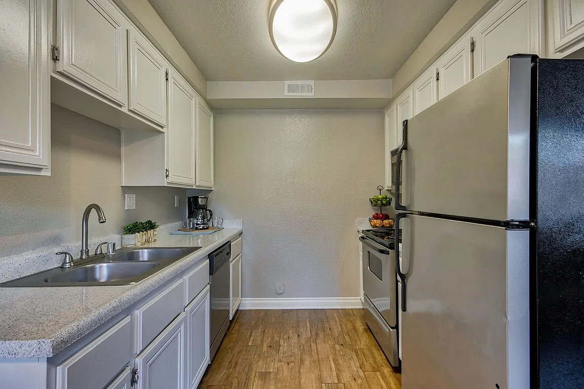 Tustin View — Photo 1