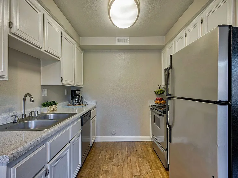 Tustin View — Photo 1