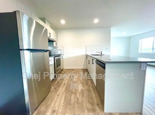 10882 98th St NW #307, Edmonton, AB T5H 2P5