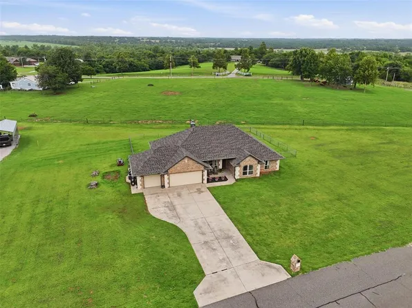 1903 Riviera Dr, Tuttle, OK 73089