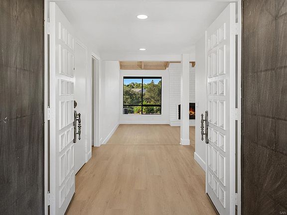 3rd image of 363 Tumble Creek Ln