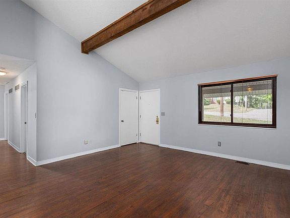 4th image of 885 Lionsgate Dr