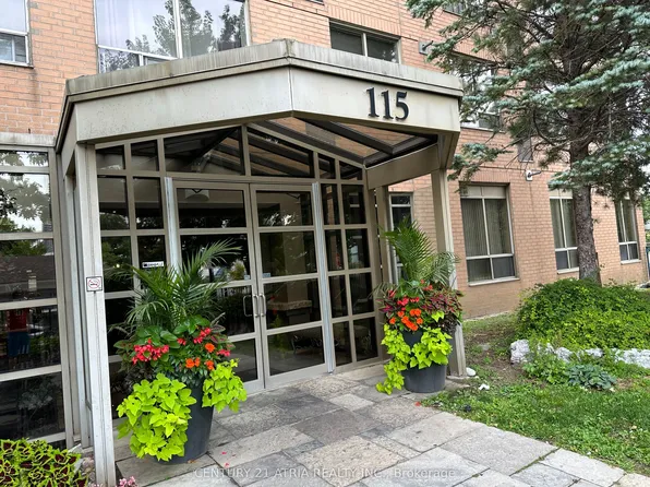 115 Omni Dr #2605, Toronto, ON M1P 5B4