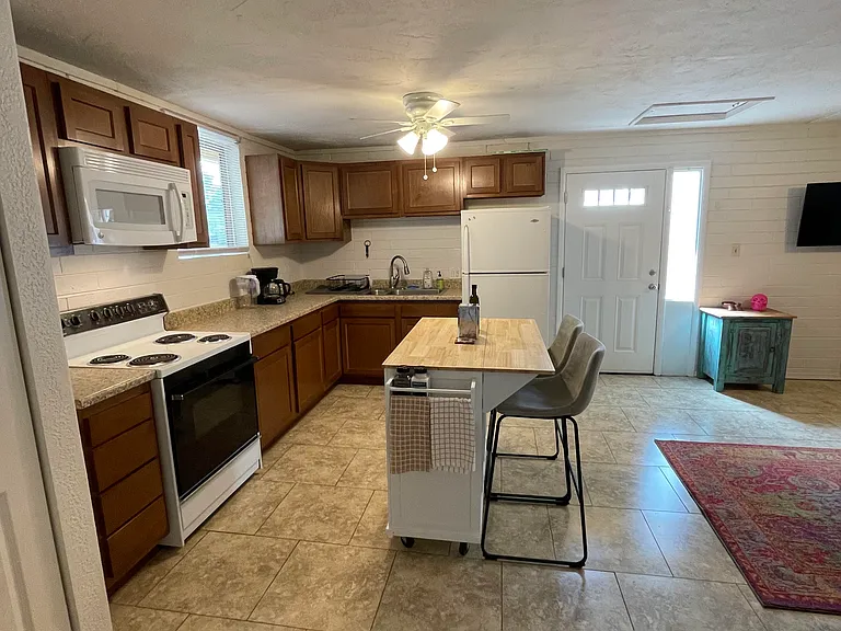 1237 E Spring St #B — Photo 13