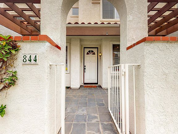 2nd image of 844 Calle Los Gatos