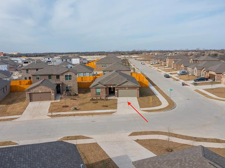 2113 Emma Ct — Photo 33