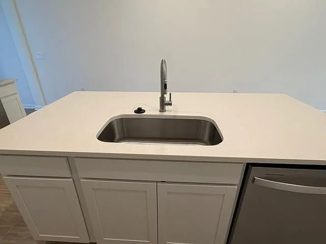 3 bed, 3.0 bath, 1549 sqft, $2,300 — Photo 4