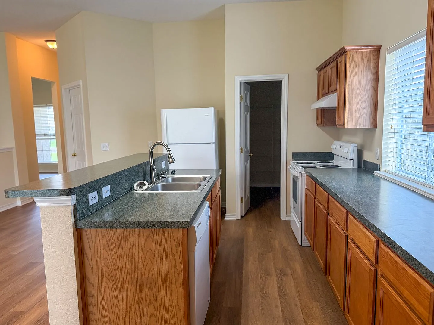 5442 East Brook Drive — Photo 3