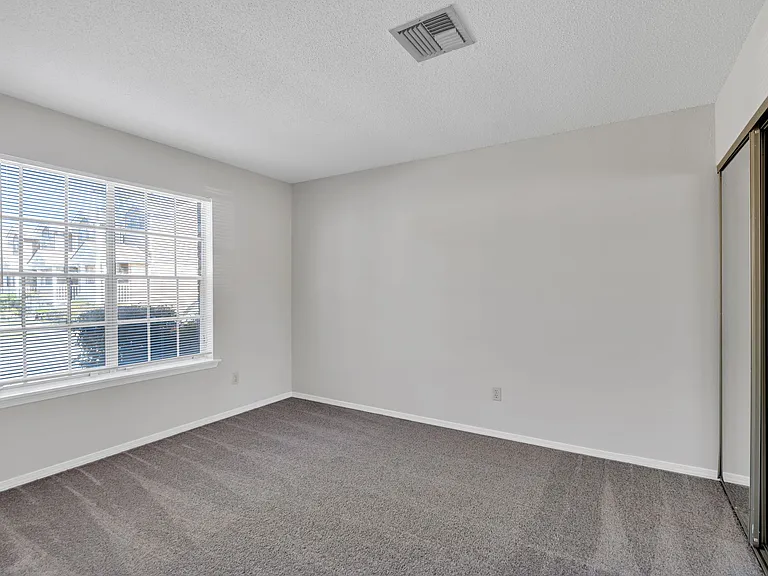 Woodlake Apartments — Photo 67