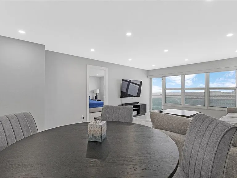 3900 Galt Ocean Dr #2114 — Photo 11