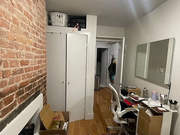 5th image of 514 E 6th St APT 2R