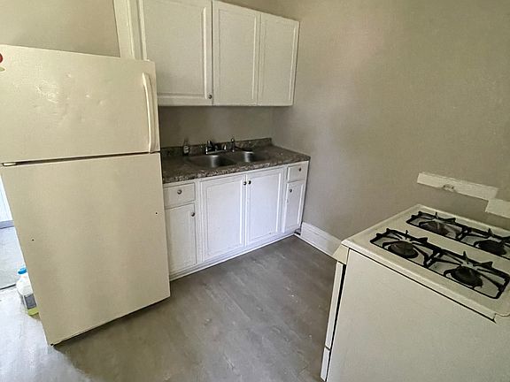4th image of 1099 E 111th St #Up