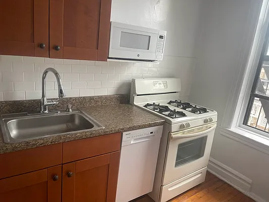 Rented by H L Dynasty Real Estate Corp | media 19