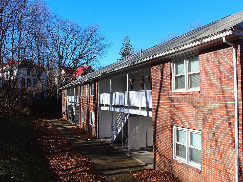 2nd image of 26 Hallock St #11