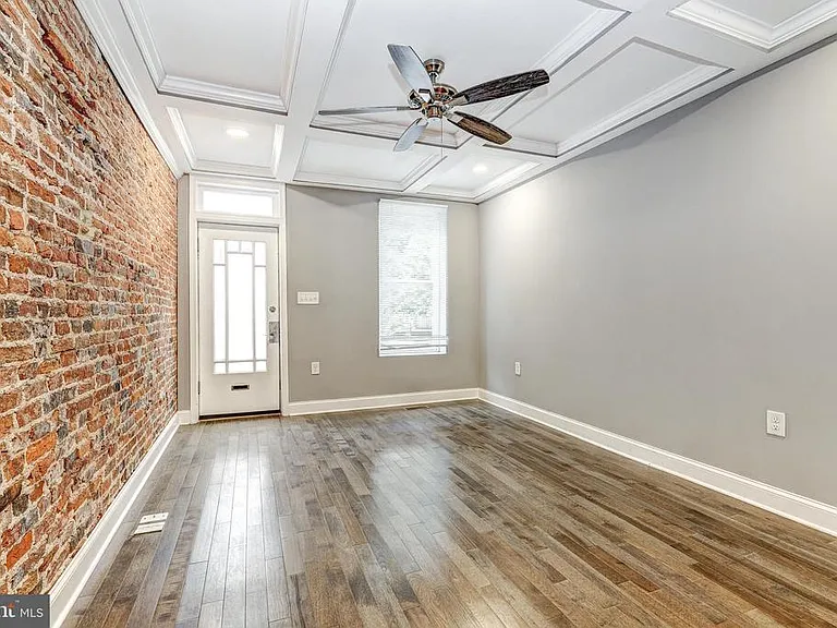 822 S Highland Ave — Photo 3