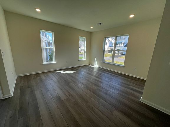 4th image of 404 3rd Ave