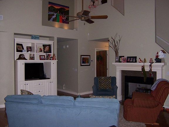 3rd image of 39 E Cydnee St