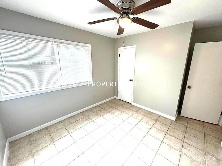 207 Plaza Dr — Photo 3