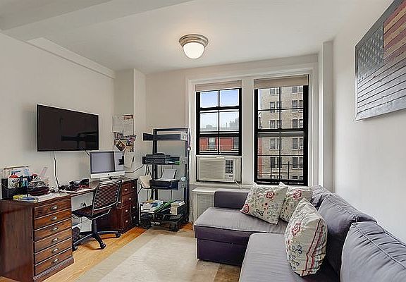 3rd image of 50 W 72nd St #804/5