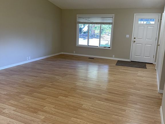 5th image of 9905 NE Tanglewood Dr
