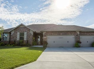 1930 N Pavilion Pl, Strafford, MO 65757