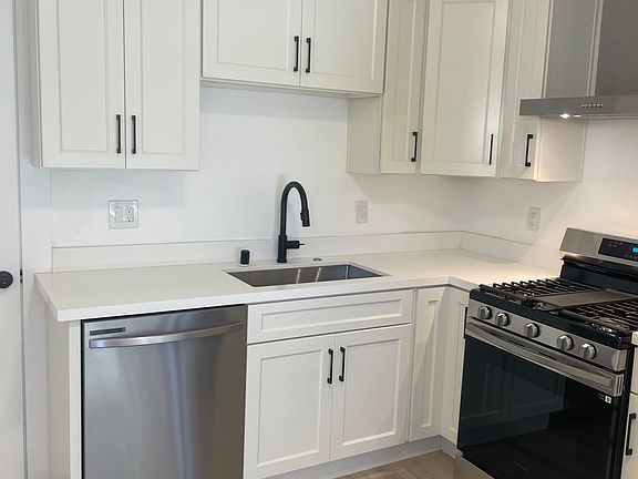 3rd image of 810 44th St #810