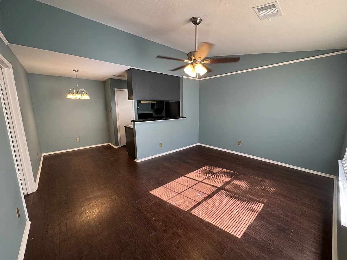 Photo 2 of 9 - 4803 Hamilton Wolfe Rd #606 - San Antonio, TX Building Photo - 4803 Hamilton Wolfe Rd #606