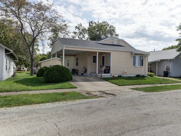203 S Douglas St, Villa Grove, IL 61956