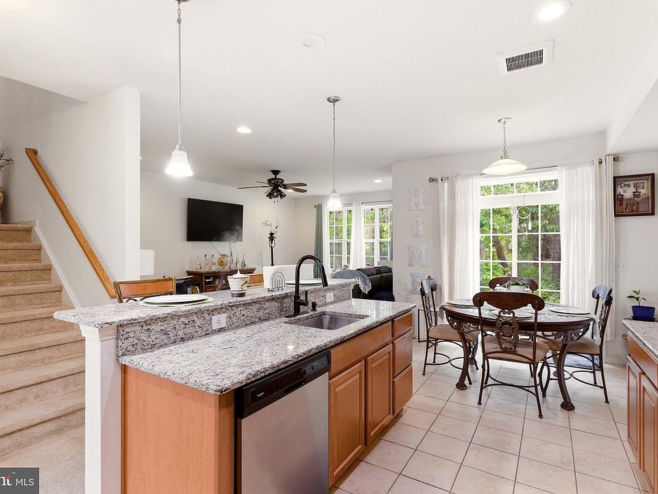 1st image of 346 Hawthorne Ln