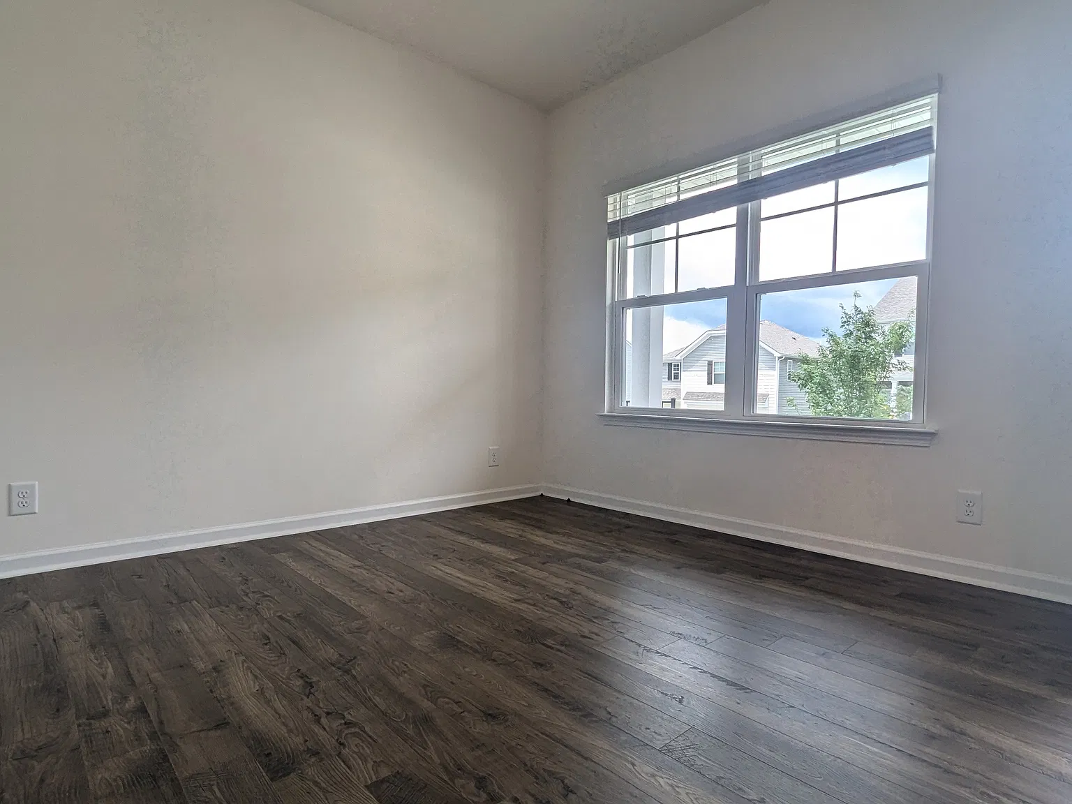 4 bed, 2.5 bath, 2072 sqft, $2,500 — Photo 4