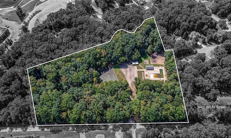 1st image of 1015 Cypress Dr