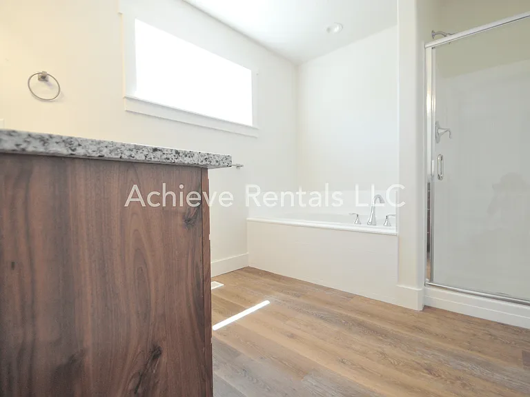 2038 N 380 E — Photo 9