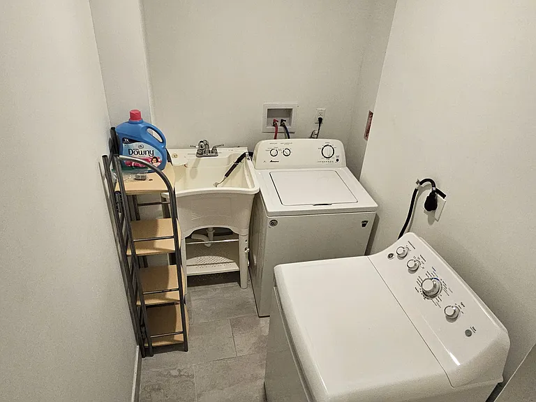1612 Benson St #2 — Photo 18