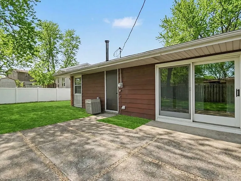 5535 Adeline Pl — Photo 4