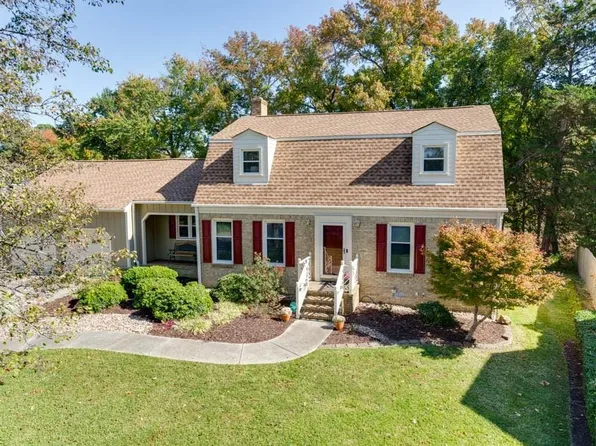 704 Earl Of Warwick Ct, Virginia Beach, VA 23454