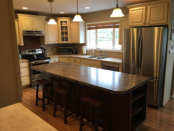 Large island kitchen