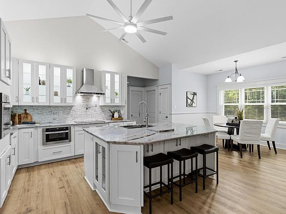 3rd image of 337 Shelton Pl
