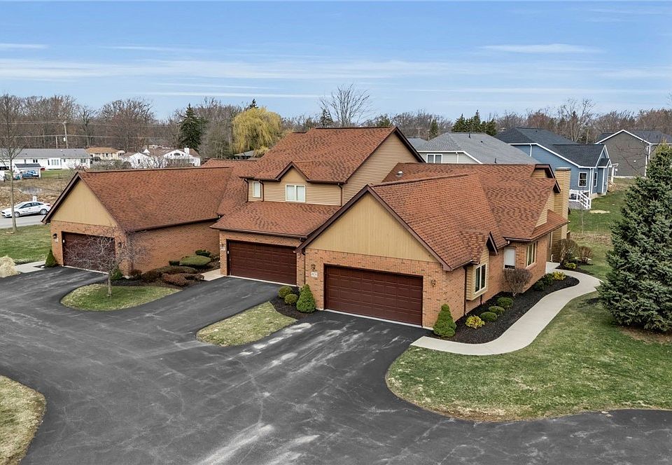 1st image of 809 Carriage Ln