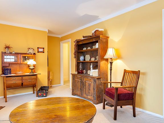 4th image of 104 Renwick Ln