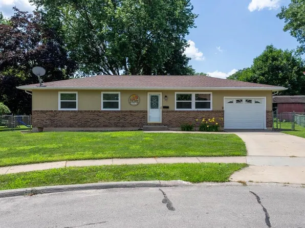 1925 Grant St, Dubuque, IA 52002